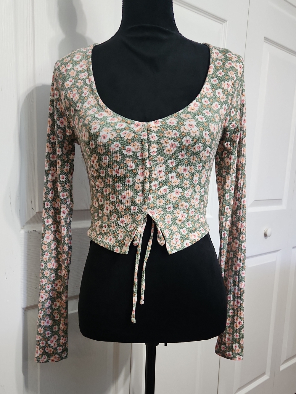 Floral Scoop Tie-Front Crop Top - Green & Pink